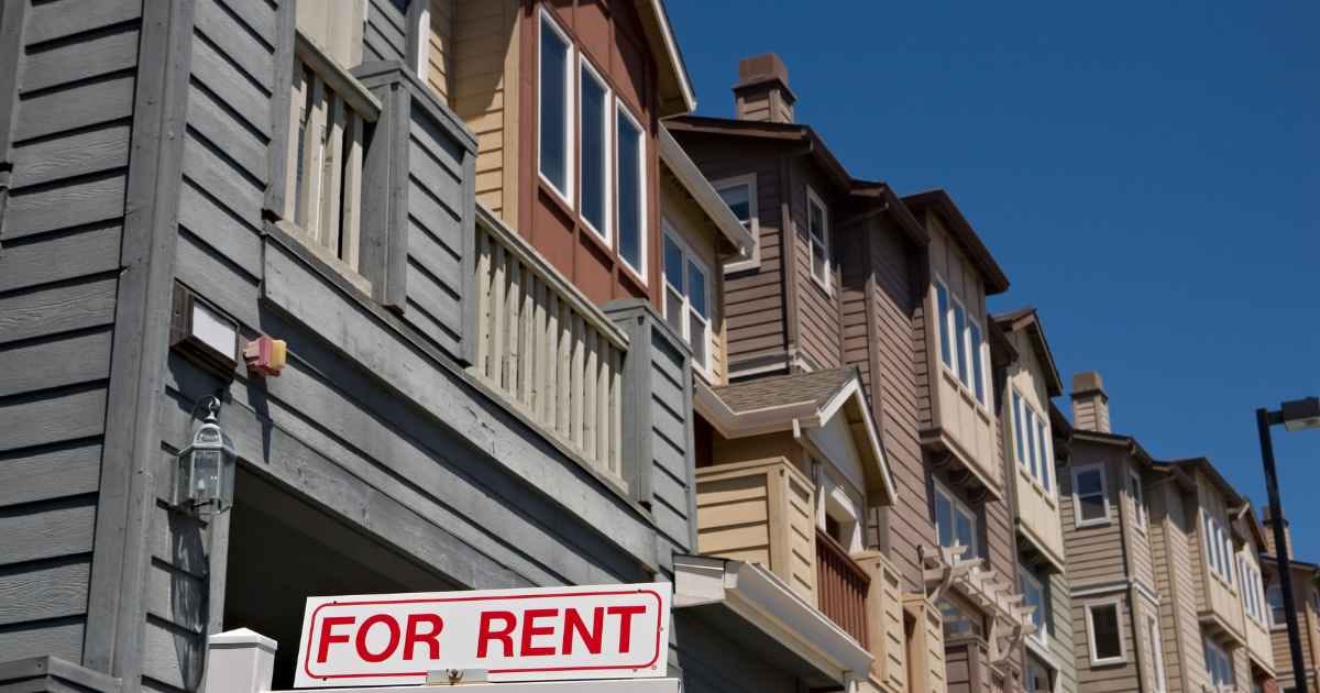 Row of modern townhouses in San Francisco with a rent for sign