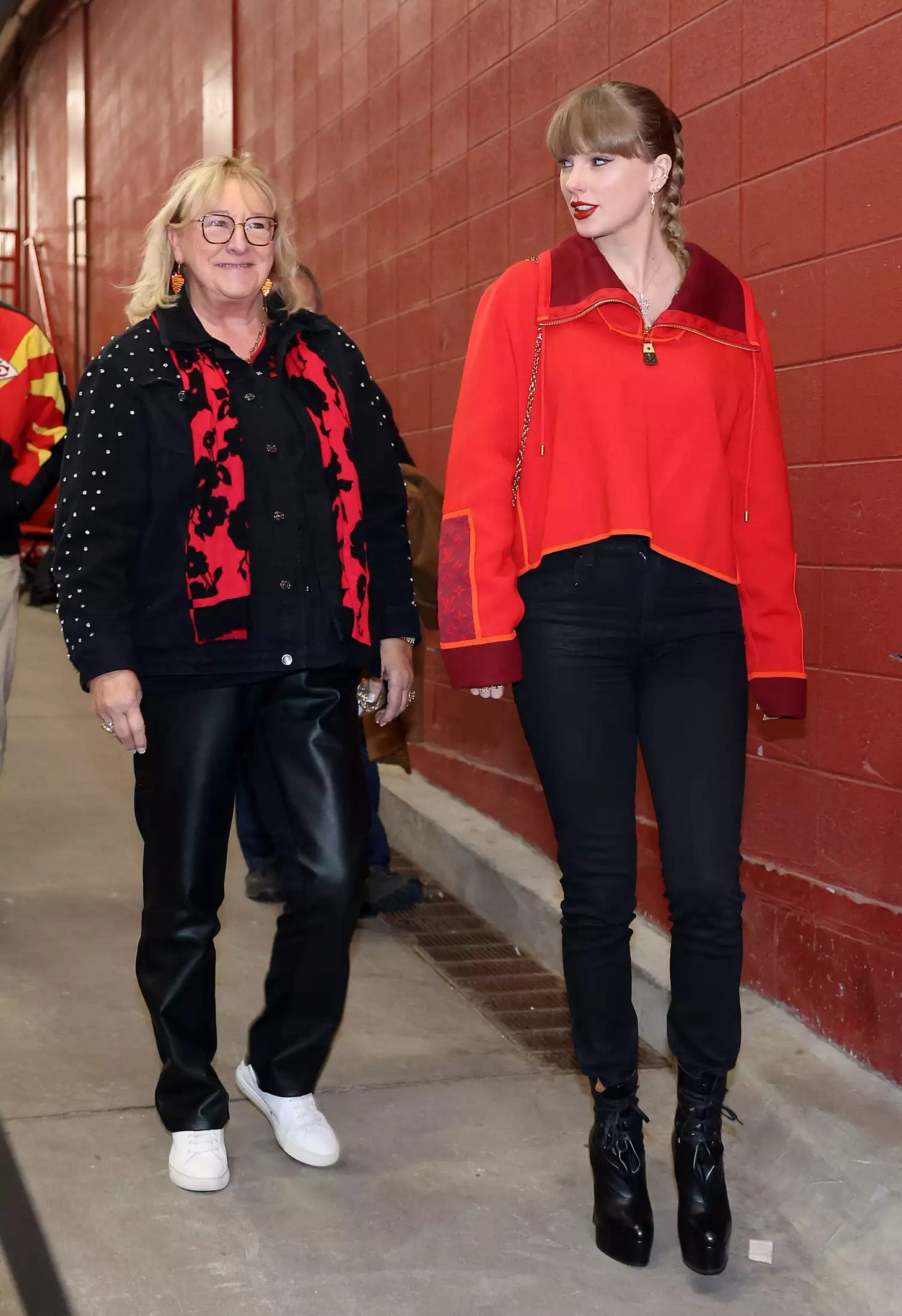 Taylor Swift, Donna Kelce