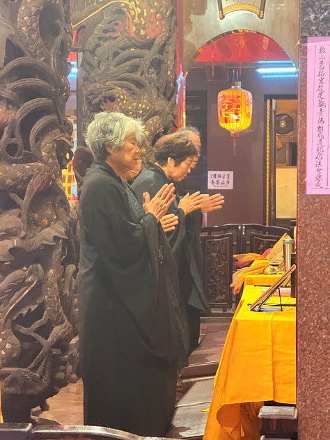 Offerings and prayers at Ciyou Temple