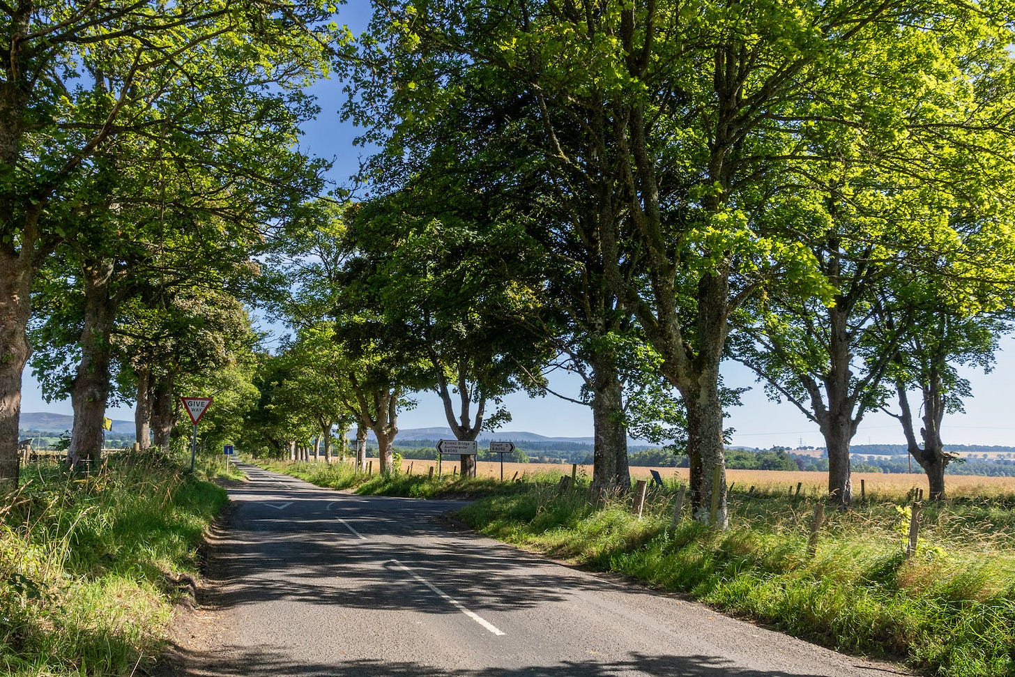 Crossroads on Highlandman Loan where, according to the EIAR, turbine transport would have to turn 90-degrees right onto Broich Road © Felicity Martin Crossroads on Highlandman Loan where, according to the EIAR, turbine transport would have to turn 90-degrees right onto Broich Road © Felicity Martin