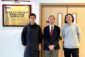 The research team is under the supervision of Prof. KWOK Hoi-Sing (center), Founding Director of the State Key Laboratory of Advanced Displays and Optoelectronics Technologies at HKUST. Core member Dr. FENG Feng (left), a postdoctoral research fellow at HKUST’s Department of Electronic and Computer Engineering (ECE), serves as the first author. The team also includes ECE postdoctoral research fellow Dr. LIU Yibo (right).