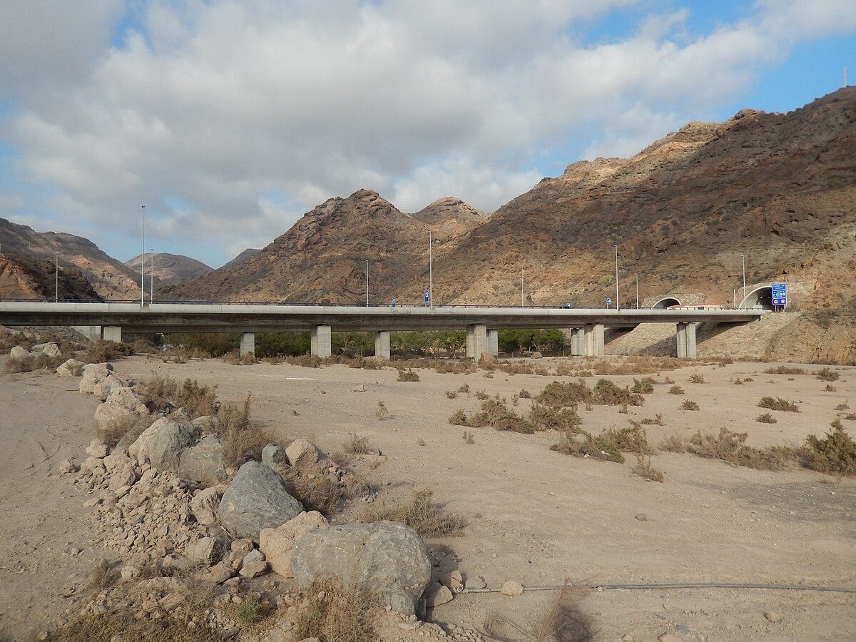 File:Gran Canaria GC-1 Bridge over Barranco de Tauro 9557.jpg - Wikimedia  Commons