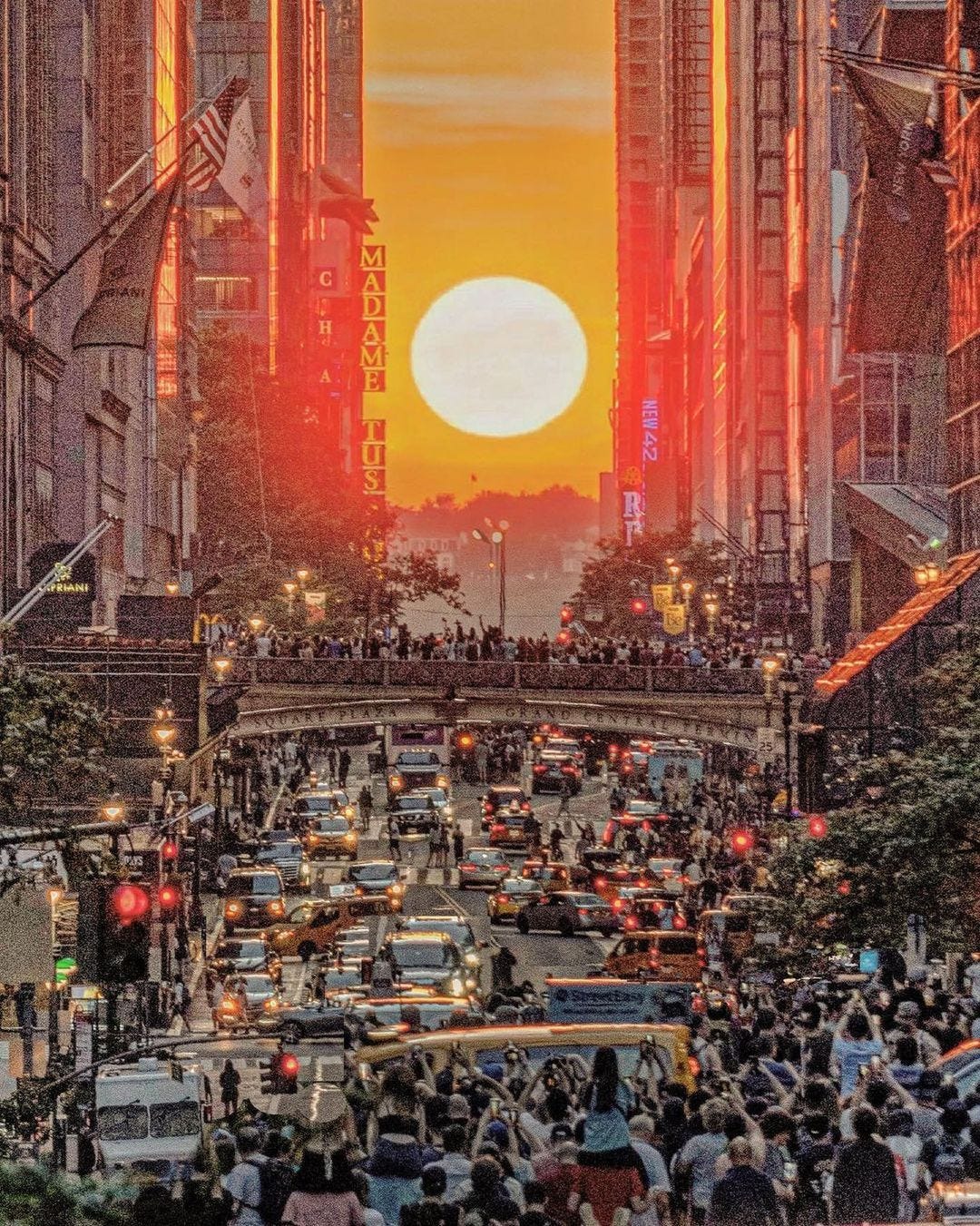 May be an image of skyscraper, twilight, the Queensboro Bridge and crowd