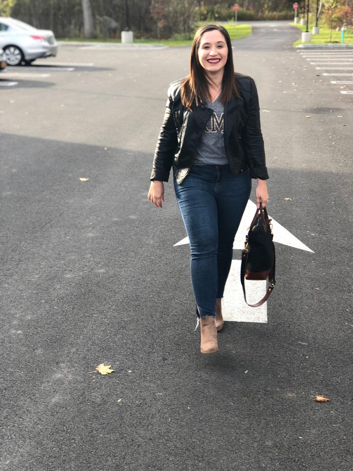 darrian michelle lifestyle blogger, leather jacket outfit ideas, casual fall outfit ideas, r. riveter otto