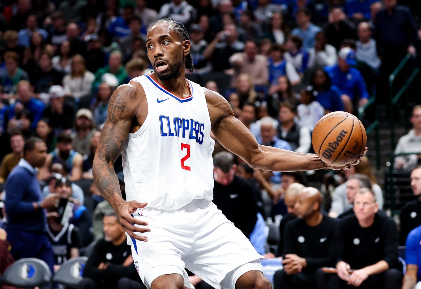 Clippers sign Kawhi Leonard to contract extension | Reuters