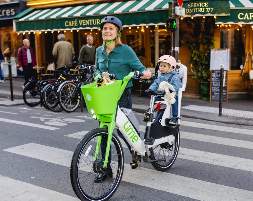 Vélos partagés avec sièges enfants : Lime répond aux besoins des parents parisiens