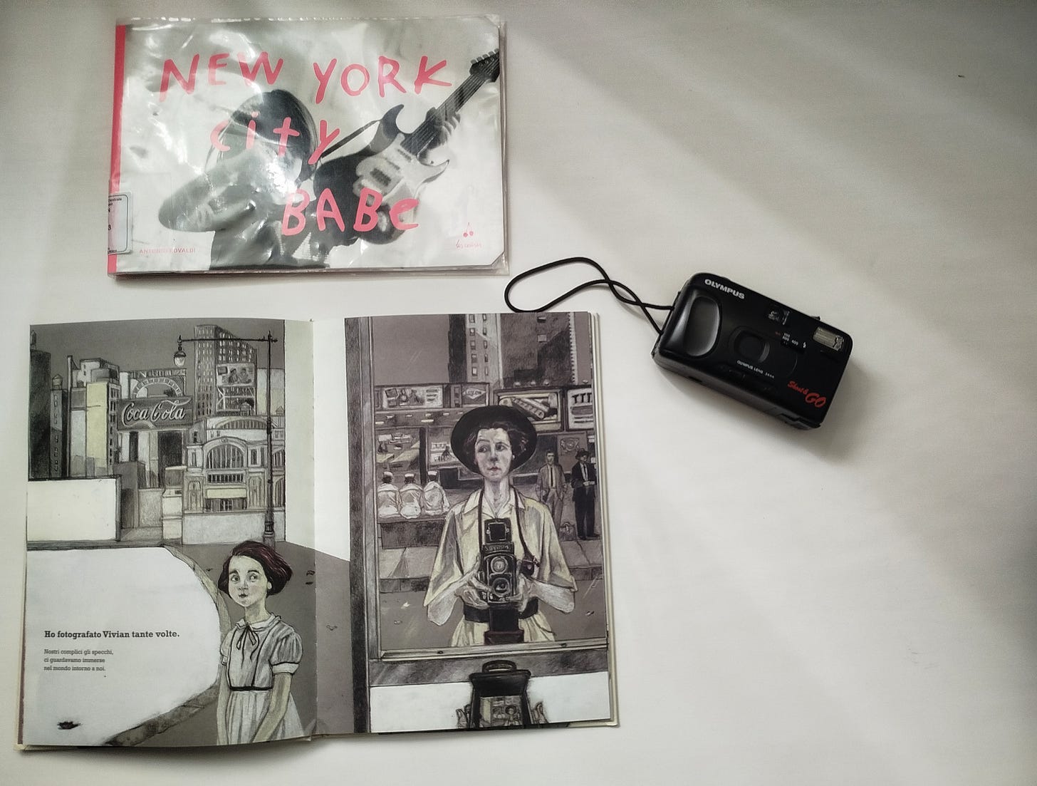 Lei- Vivian Maier (2016) di Cinzia Ghigliano, orecchio acerbo e New York City Babe di Antonio Rovaldi (2015) di Les Cerises