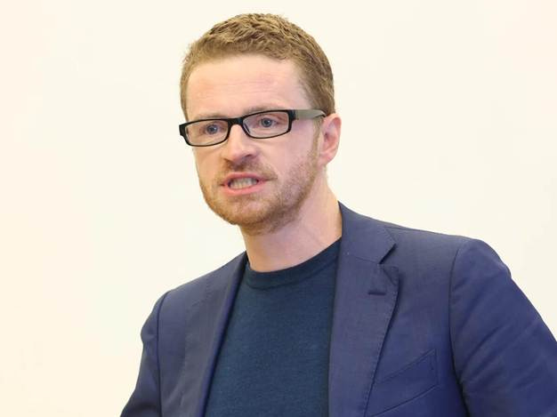 A person in a blue suit

AI-generated content may be incorrect.