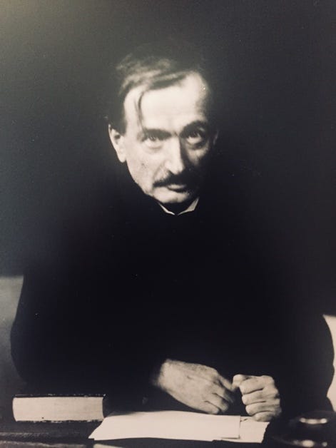 A person with a mustache

AI-generated content may be incorrect.