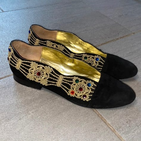 Ballerinas, flats, mini skirt