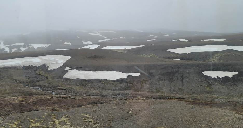 A landscape with snow on the ground

AI-generated content may be incorrect.