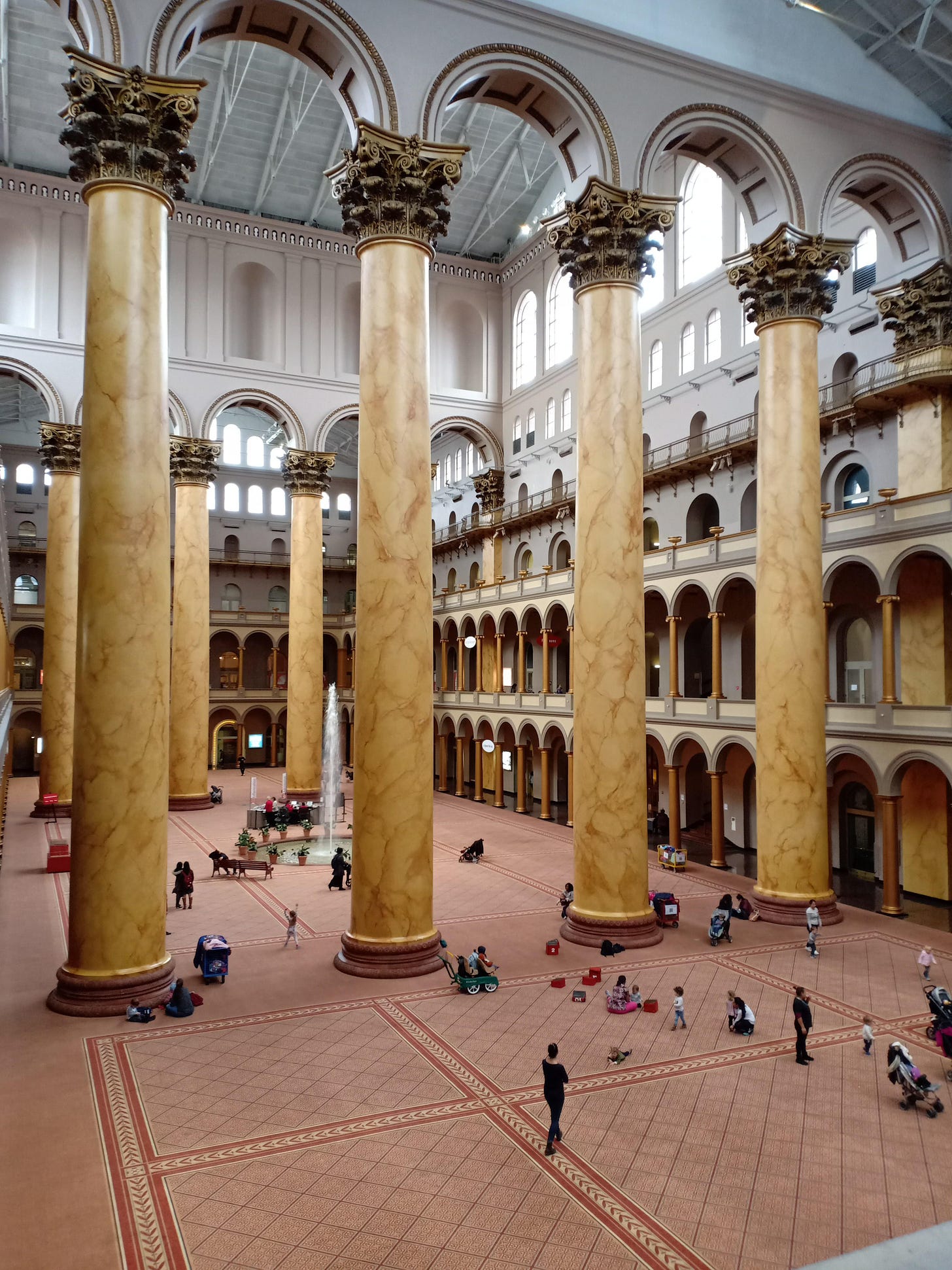 r/ArchitecturePorn - a large building with columns