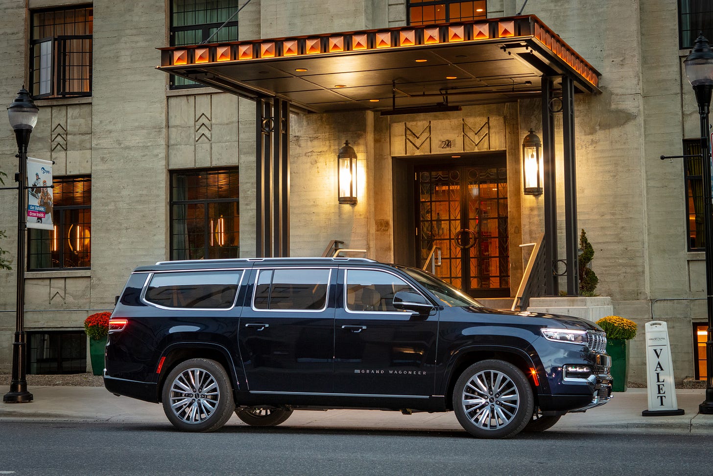 2023 Jeep Grand Wagoneer L