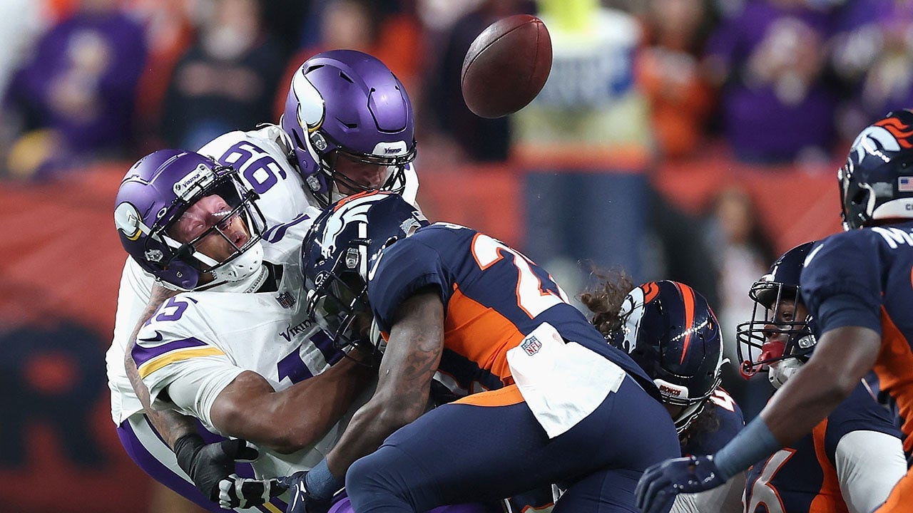 Broncos' Kareem Jackson suspended 4 games for brutal hit on Vikings' Joshua  Dobbs