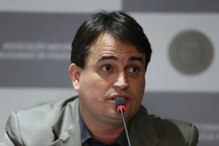 Brasília - Delegado Rodrigo de Melo Teixeira, um dos indicados na lista tríplice, no anúncio do resultado da votação para escolha dos nomes para diretor-geral da PF (Elza Fiuza/Agência Brasil) Brasília - Delegado Rodrigo de Melo Teixeira, um dos indicados na lista tríplice, no anúncio do resultado da votação para escolha dos nomes para diretor-geral da PF (Elza Fiuza/Agência Brasil)