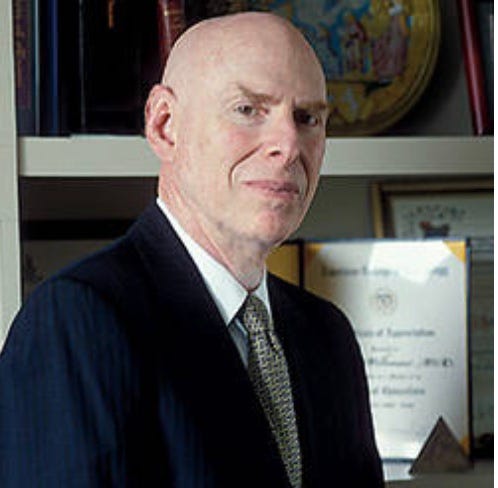 A person in a suit and tie

Description automatically generated