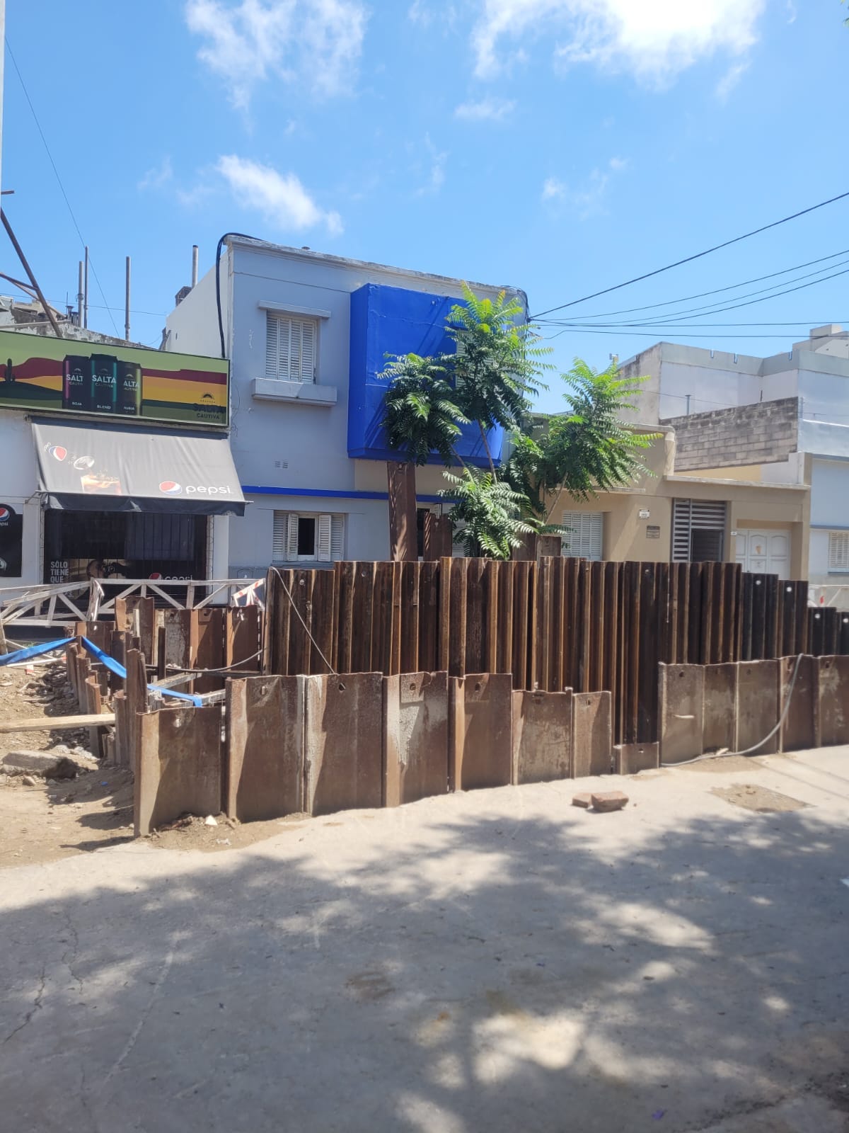 Default image description