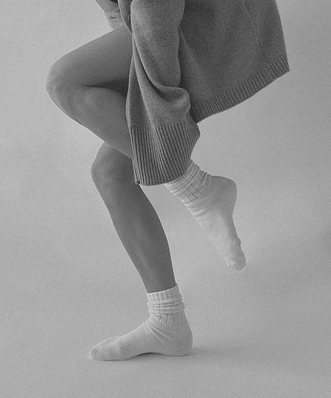 Cuerpos de mujeres estáticas o realizando un movimiento suave
