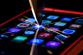 Cuchillo Clavado En La Pantalla De Un Teléfono Inteligente Con Iconos De La Red Social En él Agrietó La Pantalla Del Teléfono Foto editorial - Imagen de oscuro, cierre: 210697096 Cuchillo Clavado En La Pantalla De Un Teléfono Inteligente Con Iconos De La Red Social En él Agrietó La Pantalla Del Teléfono Foto editorial - Imagen de oscuro, cierre: 210697096