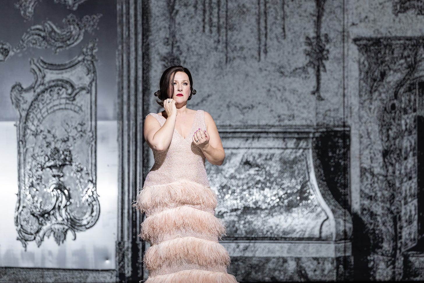 Katya Strizhenovaning yalangoch kokrak fotosurati