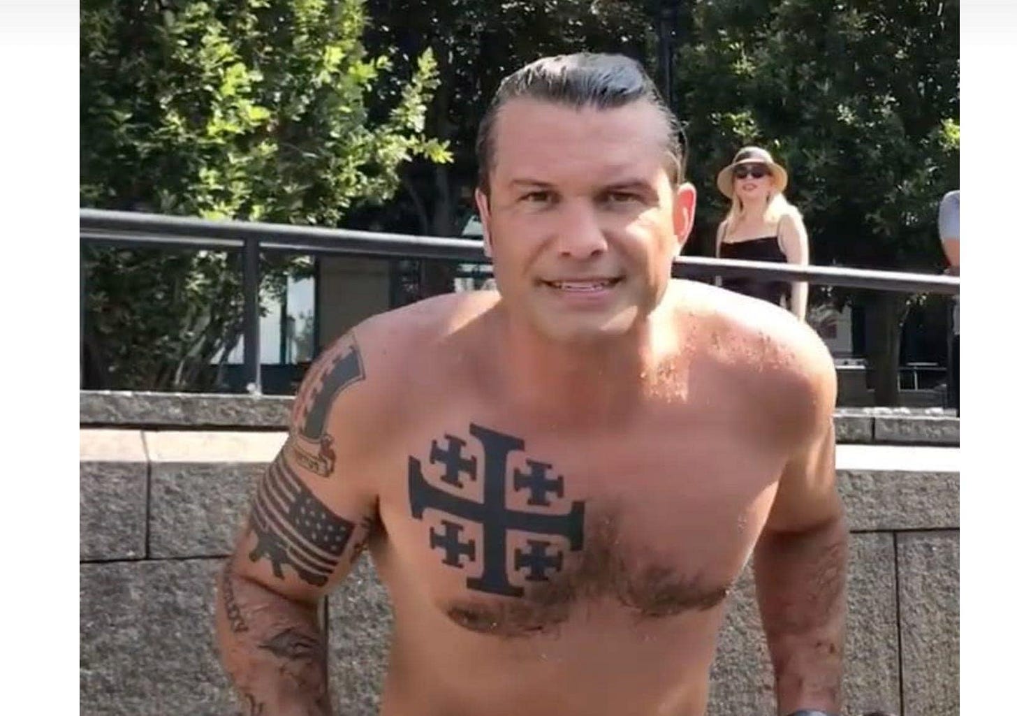 Geweld, nationalisme en christelijke symboliek: de tatoeages van defensieminister Pete Hegseth | Trouw Geweld, nationalisme en christelijke symboliek: de tatoeages van defensieminister Pete Hegseth | Trouw