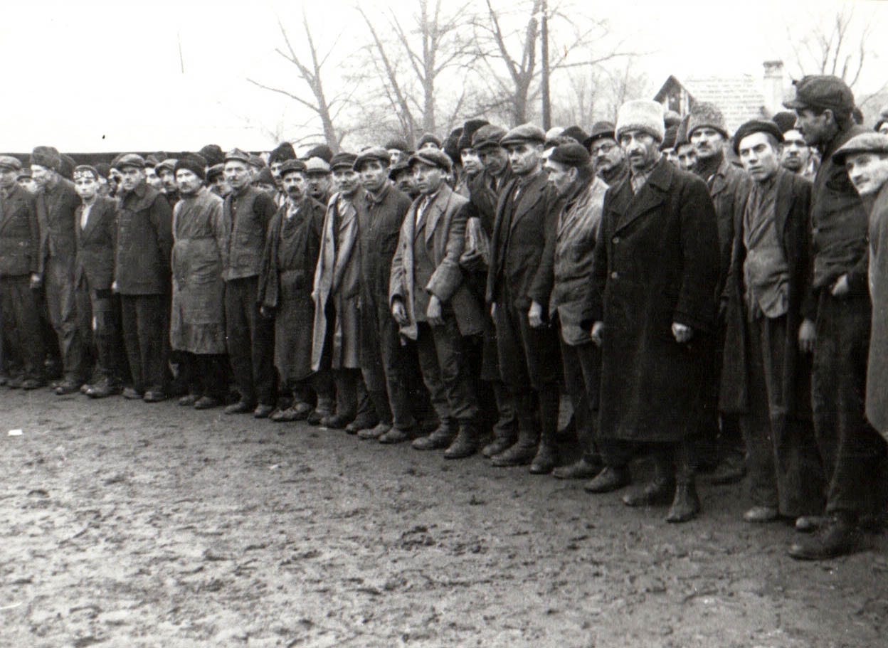 1944-11-23_Foto DA085_Mineri din Valea Jiului – Gheorghe Gheorghiu-Dej
