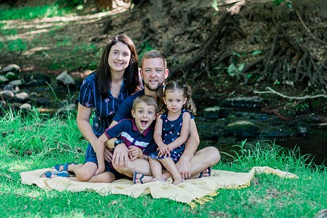 vlnr: Marnix Boersema saam met Clarinda en hulle kinders; Jaco de Beer saam met sy vrou, Benita; Jan-Louis Lee en sy vrou, Willemien; Nikolaas Pienaar en sy kinders; Jonker Venter saam met sy vrou, Erika en hulle kinders; Gerhard van Rhyn met sy vrou, Carina