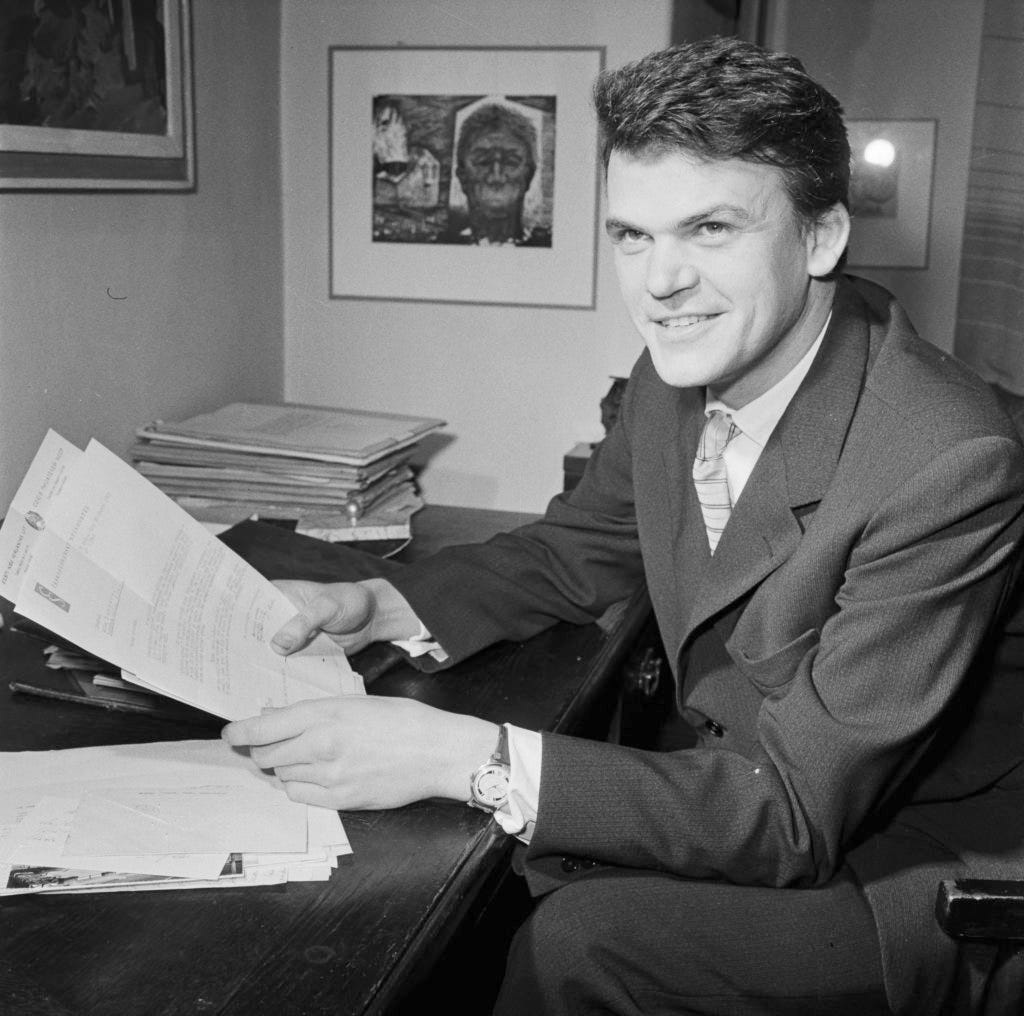 Kundera's Digital Prophecy: Why Our Online Immortality is a Kitsch Trap Kundera's Digital Prophecy: Why Our Online Immortality is a Kitsch Trap