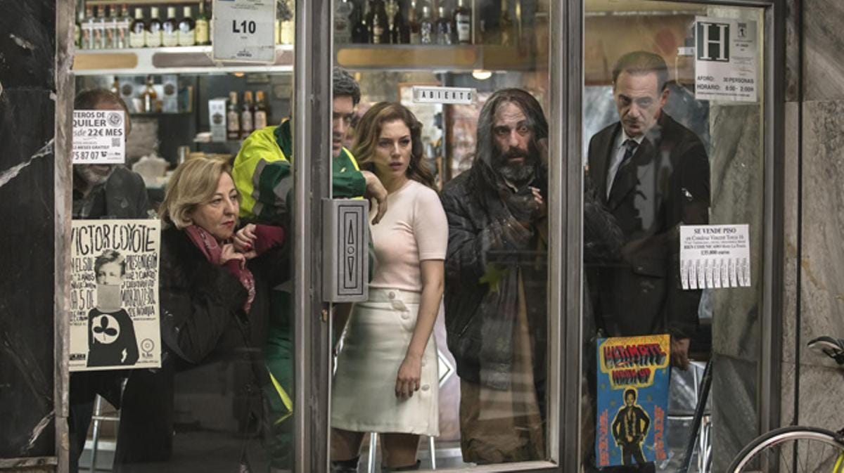 Crítica de 'El bar': el caos como finalidad