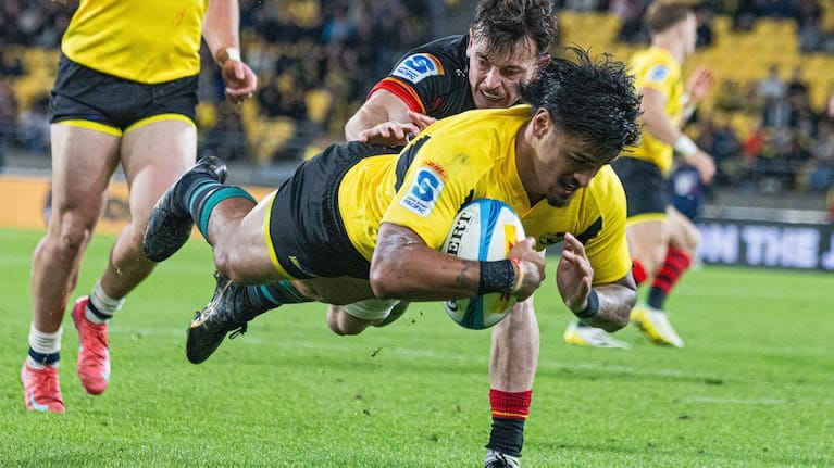 Sullivan's four-try onslaught highlights Chiefs' vulnerabilities