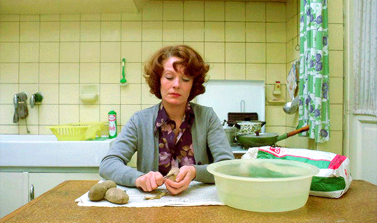 Lady Be Good — movie-gifs: Jeanne Dielman, 23, quai du commerce,...