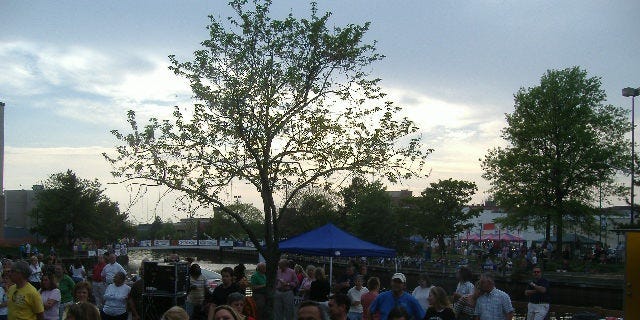 There was a nice crowd gathered awaiting the opening to the 2008 Salisbury Festival, even in the food court across the Wicomico River. There was a nice crowd gathered awaiting the opening to the 2008 Salisbury Festival, even in the food court across the Wicomico River.