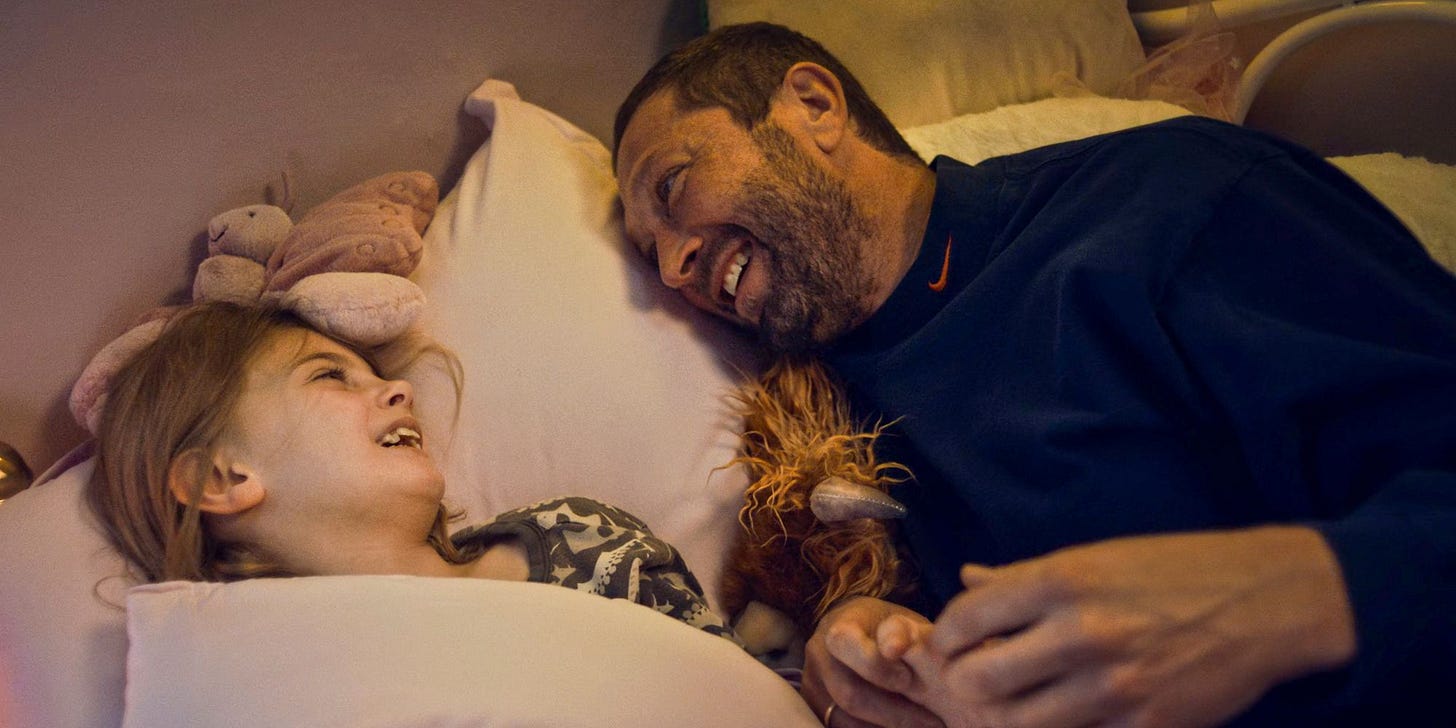 Richie (Ebon Moss-Bachrach) telling his daughter a bedtime story in The Bear Season 3 Episode 4