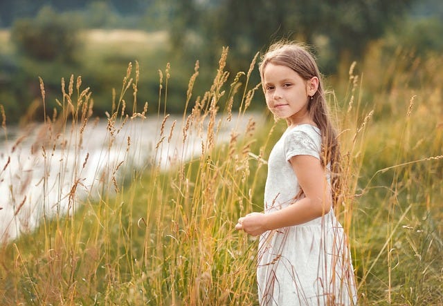 Young child in a field ‣ iands The topic of children and near-death experiences can be challenging to deal with but this helpful advice can make a big difference.