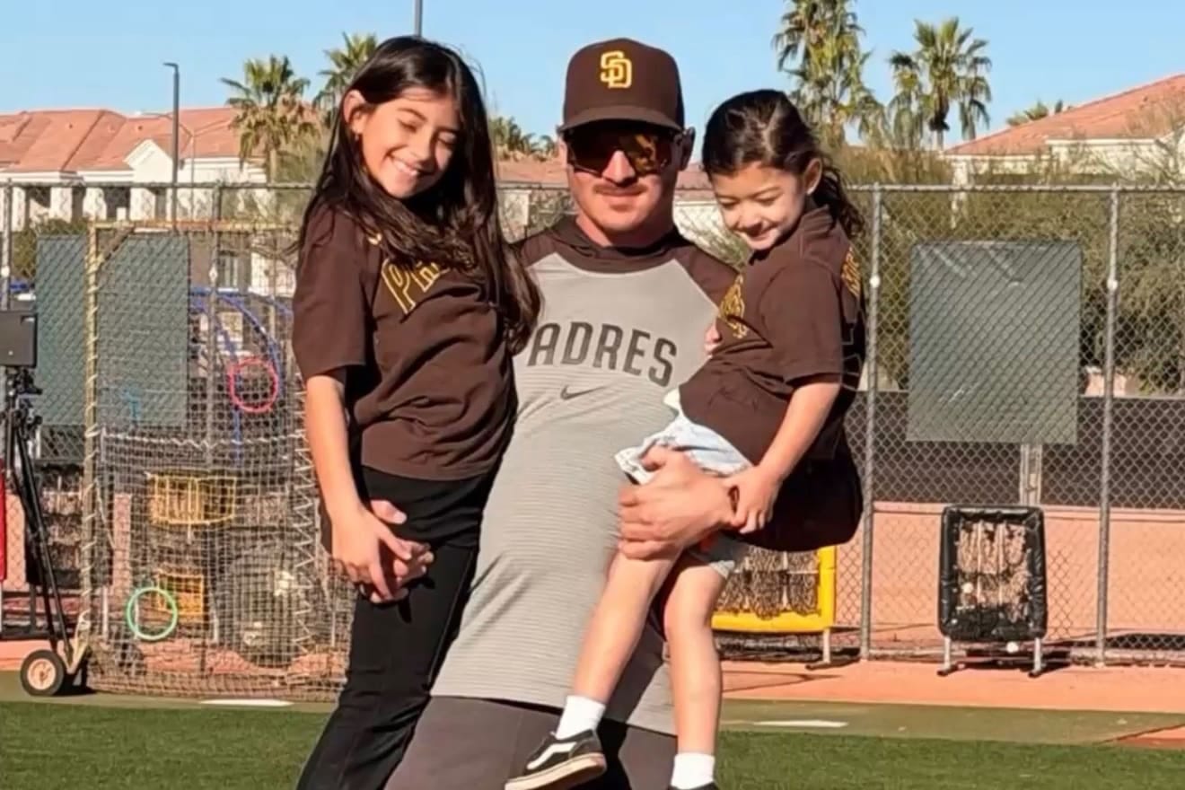 San Diego Padres minor-league catching coordinator Oswaldo Pirela detained  by ICE in Texas