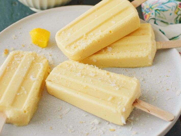 Paletas de mango y coco