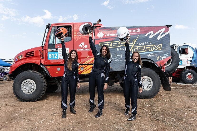 Rally Dakar: Mujeres en cabina: así el primer equipo femenino español de  camiones del Dakar | Marca