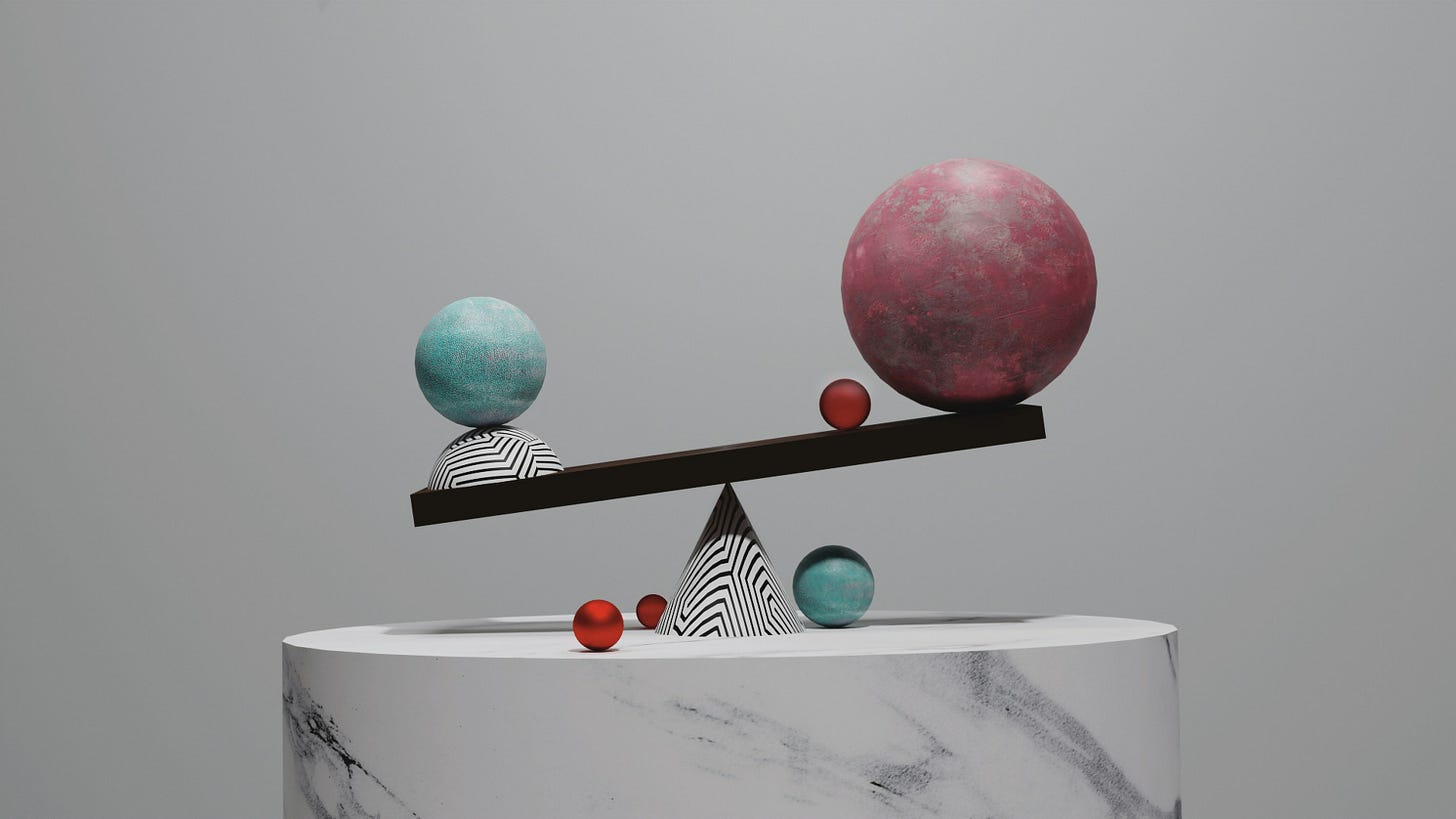 Una bilancia su un tavolo che mantiene in equilibrio diverse sfere colorate, rappresentando la gestione strategica delle risorse. Una bilancia su un tavolo che mantiene in equilibrio diverse sfere colorate, rappresentando la gestione strategica delle risorse.