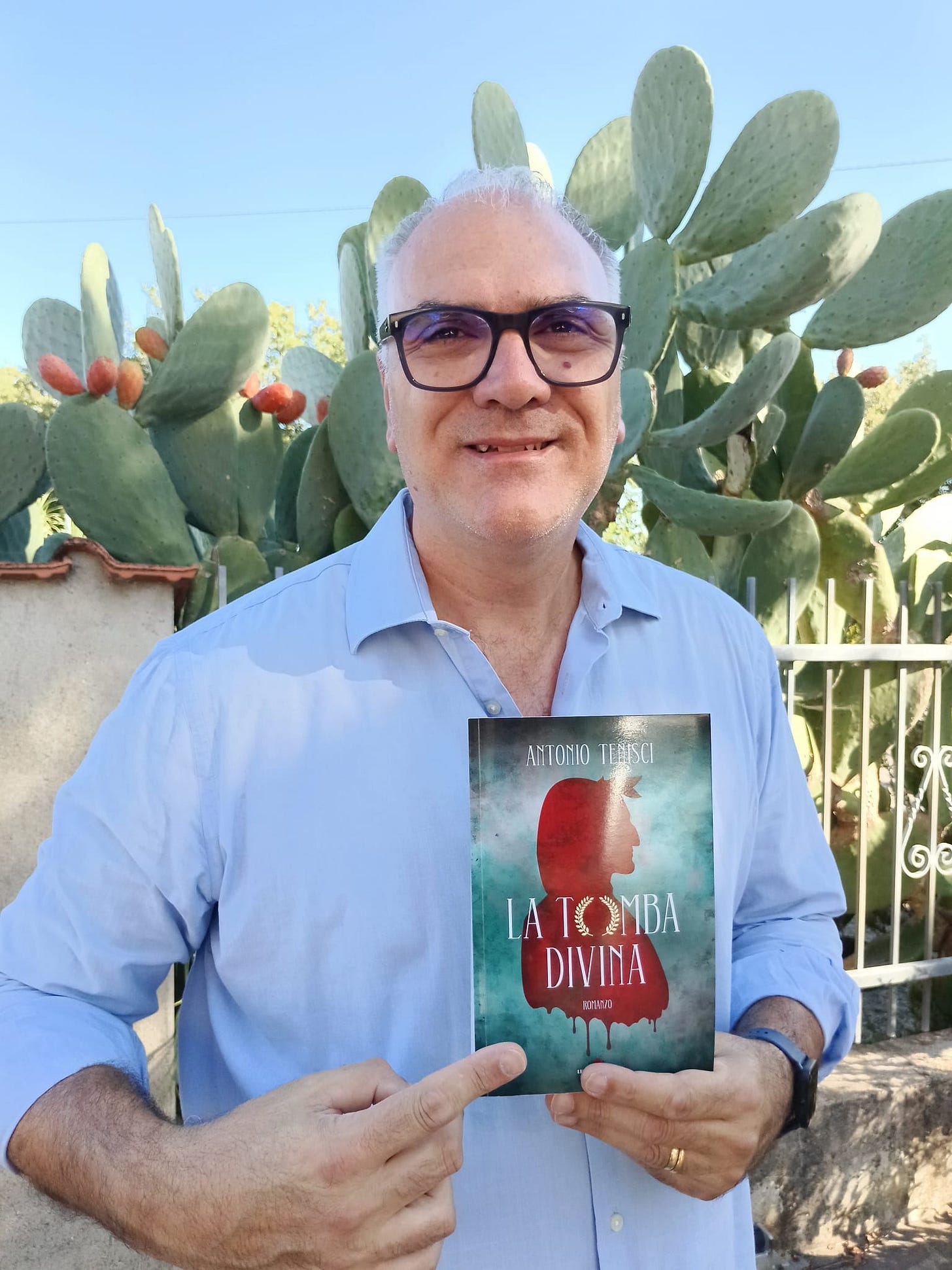 Immagine che contiene persona, vestiti, aria aperta, sorriso
Il contenuto generato dall'IA potrebbe non essere corretto. Immagine che contiene persona, vestiti, aria aperta, sorriso
Il contenuto generato dall'IA potrebbe non essere corretto.