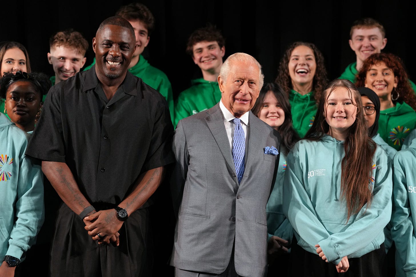 Idris Elba posing next to King Charles and some students Idris Elba posing next to King Charles and some students