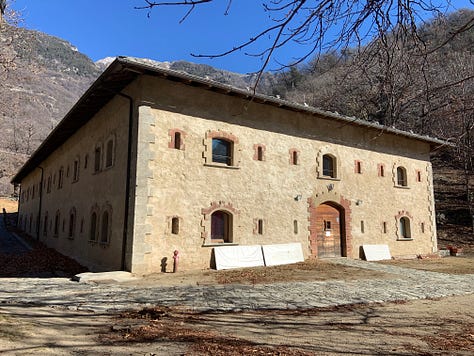 Hiking in Italy: mule track, sanctuary of Machaby, village Machaby, Forte Machaby, (Arnad)