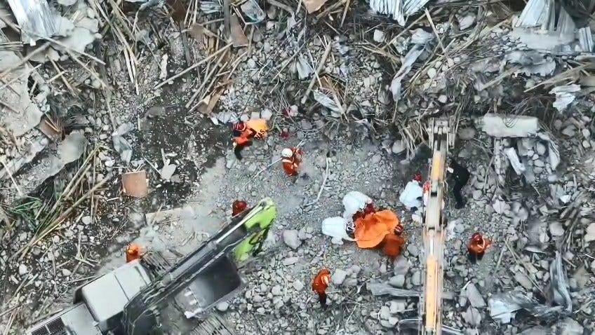 The death toll from the collapse of the Al Khoziny Islamic Boarding School in Sidoarjo, East Java, has risen to 46 people (including two body parts), while 104 survivors have been identified. (Photo: BNPB)