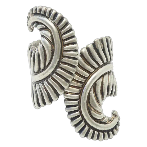 https://www.rubylane.com/item/2013583-ABG192/Taxco-Sterling-Floral-Motif-Link-Bracelet