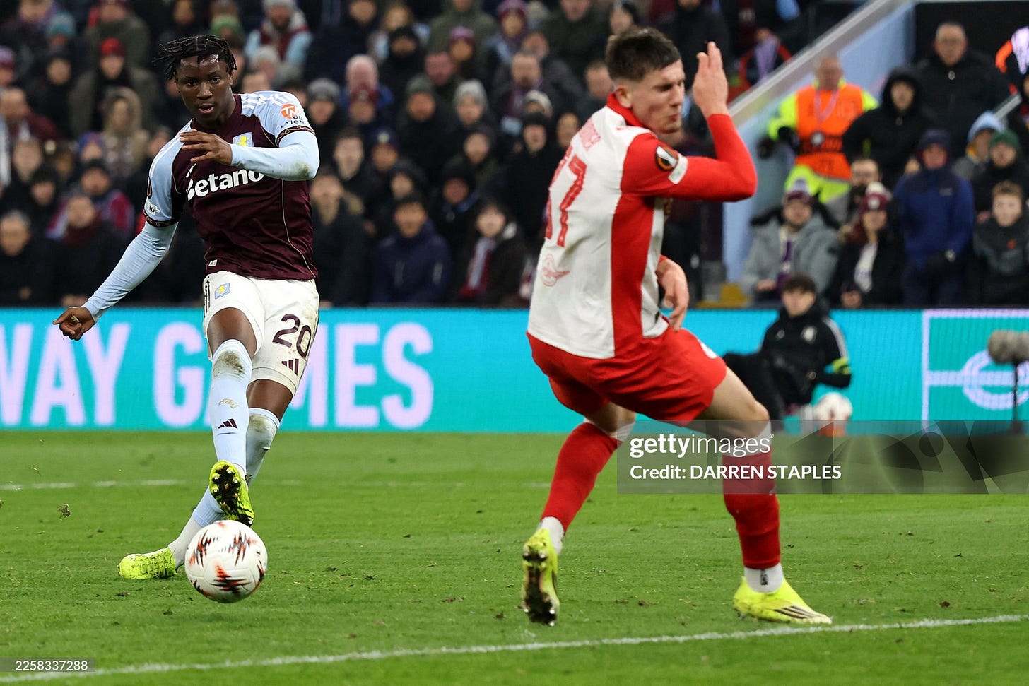 TOPSHOT-FBL-EUR-C3-ASTON VILLA-SALZBURG