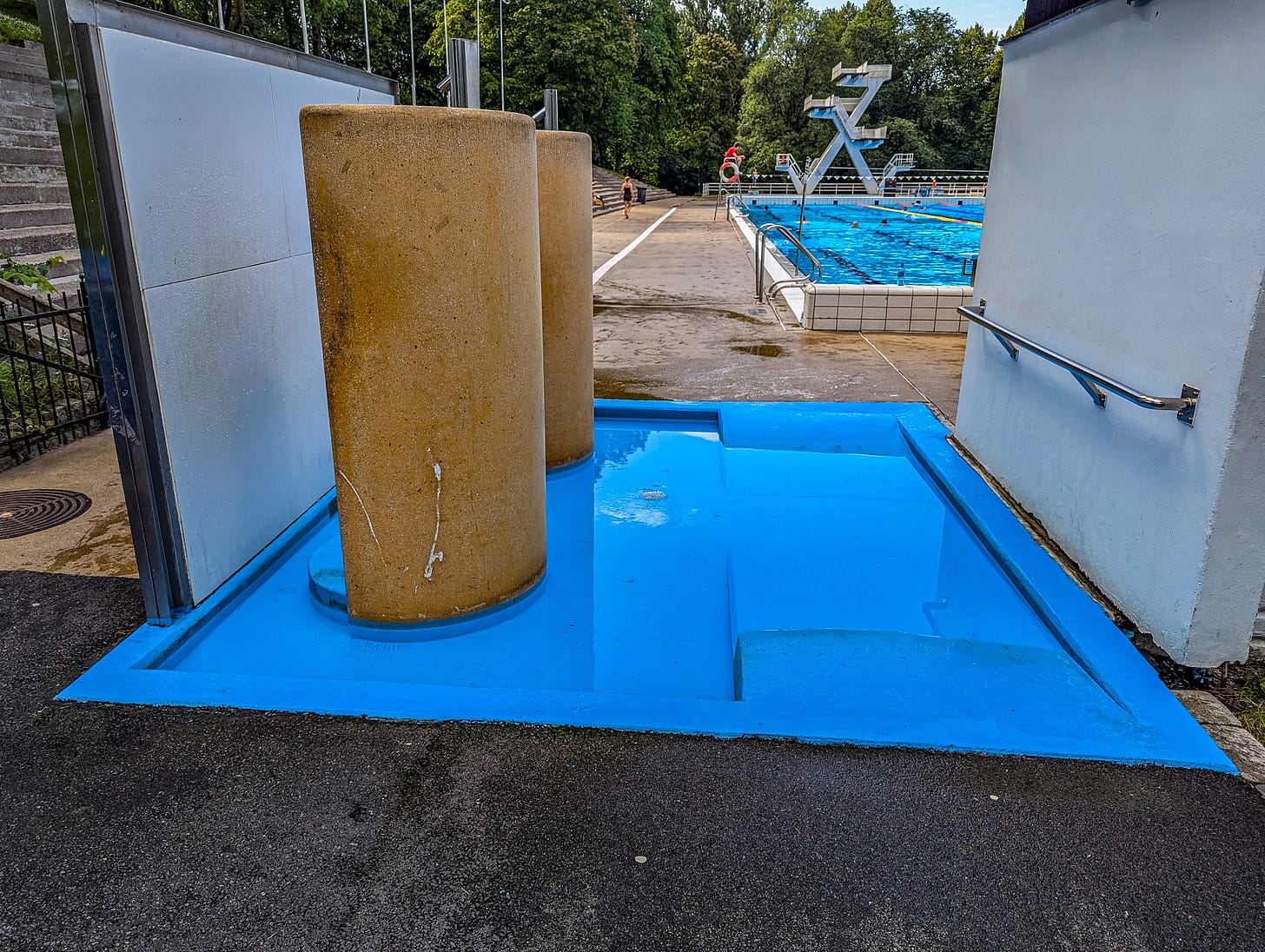 Small blue pool to walk through before swimming. 