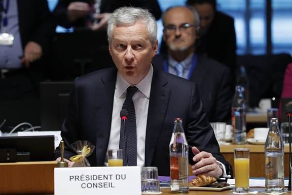 A picture containing person, indoor, suit

Description automatically generated