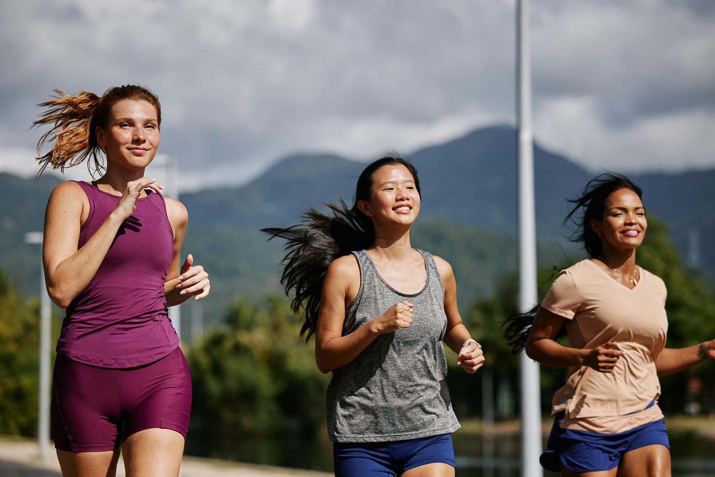 three women runners