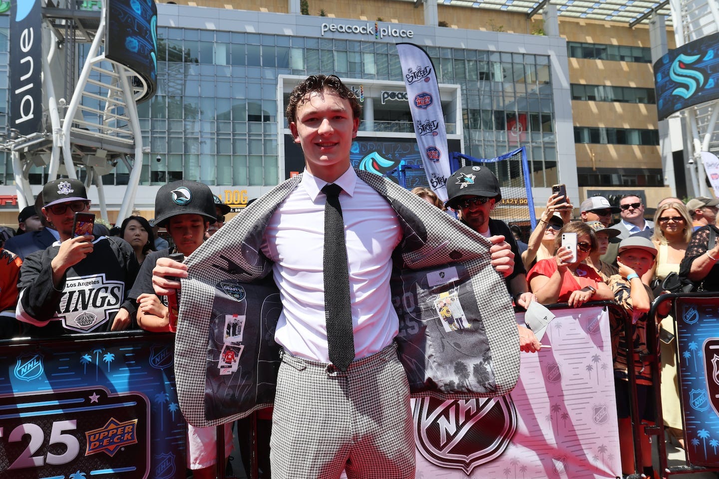 Islanders choose Matthew Schaefer with No. 1 pick in NHL draft