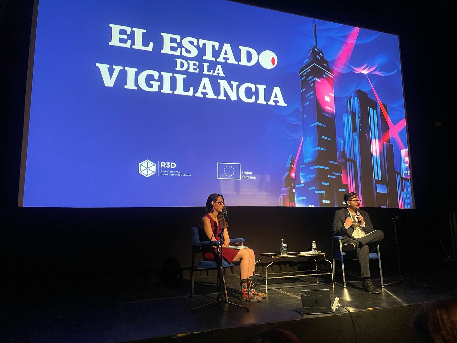 Ana Gaitán y Luis Fernando García, de la organización R3D, durante la presentación del informe el 30 de enero de 2025 en la Ciudad de México. Foto: María Elena Estavillo Ana Gaitán y Luis Fernando García, de la organización R3D, durante la presentación del informe el 30 de enero de 2025 en la Ciudad de México. Foto: María Elena Estavillo