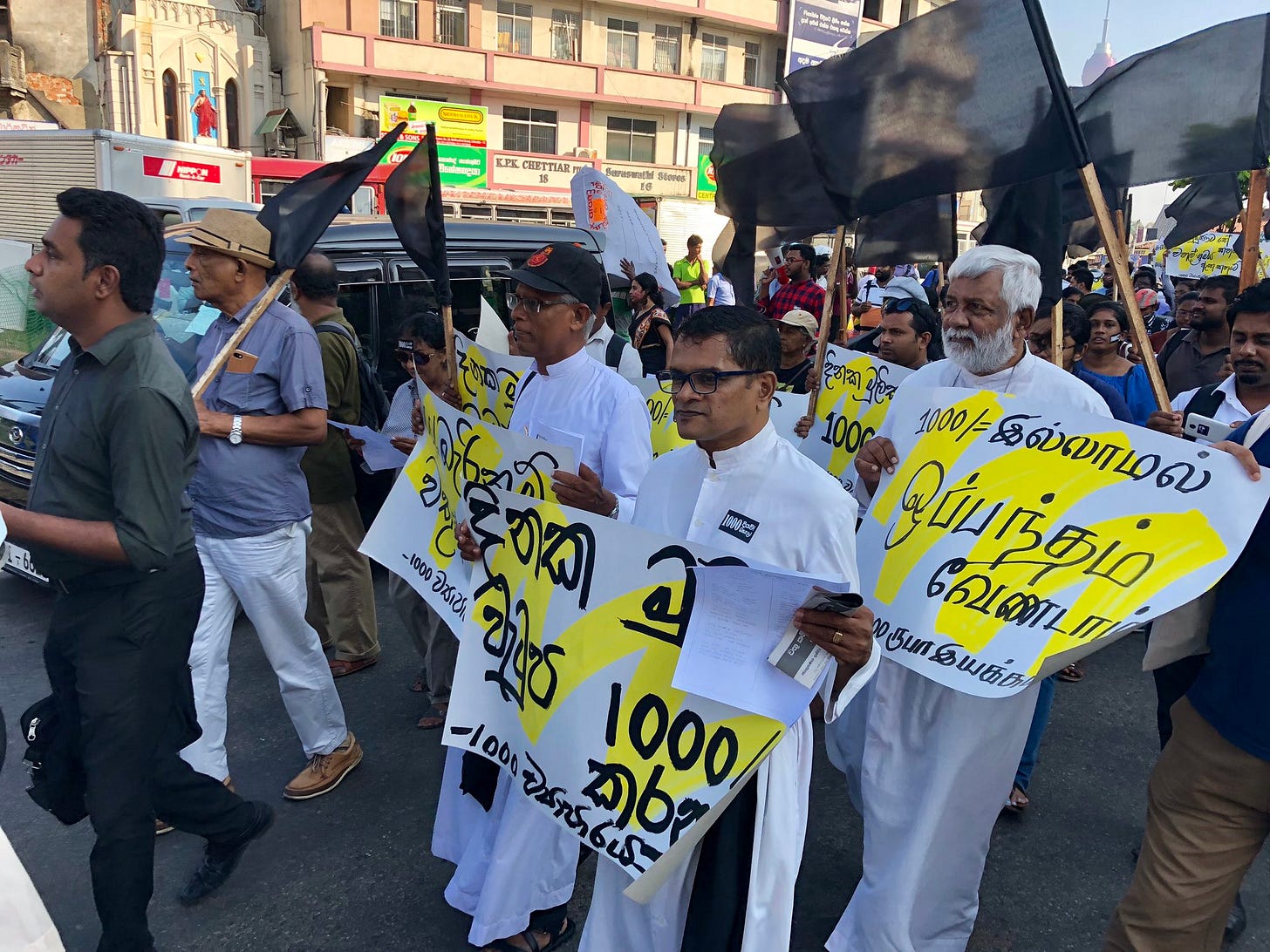 #1000RupeesNow | Ornitorrinco La protesta contó con amplio apoyo y solidaridad, incluyendo manifestaciones acompañantes de la sociedad civil y docentes. Foto/Lisa Fuller